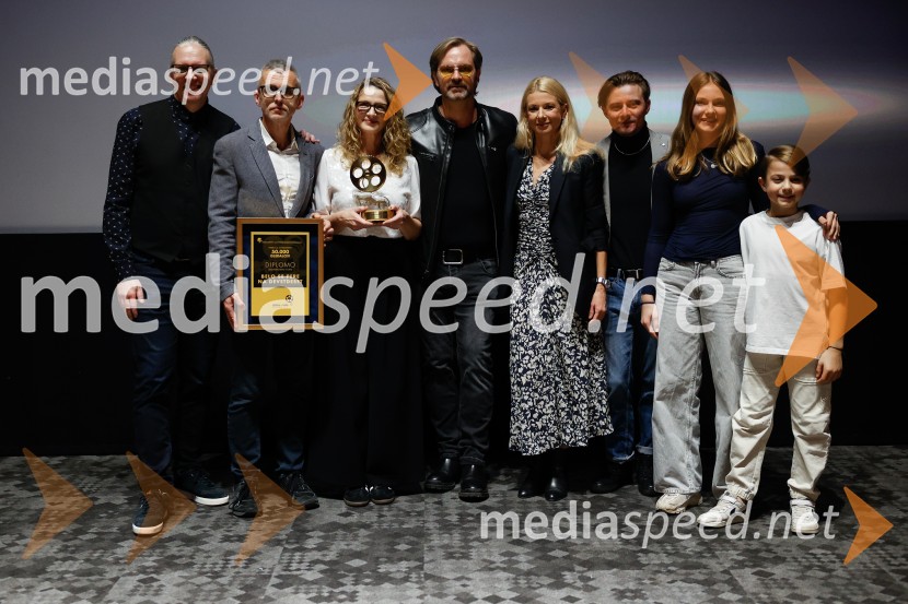 Podelitev druge zlate role za ustvarjalce filma Belo se pere na 90