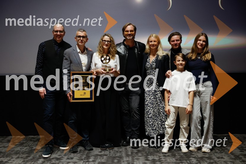 Podelitev druge zlate role za ustvarjalce filma Belo se pere na 90