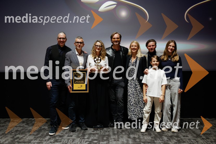 Podelitev druge zlate role za ustvarjalce filma Belo se pere na 90