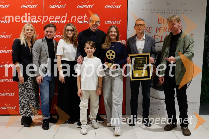 Podelitev druge zlate role za ustvarjalce filma Belo se pere na 90