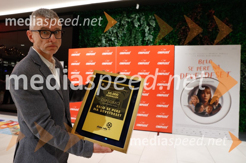 Podelitev druge zlate role za ustvarjalce filma Belo se pere na 90