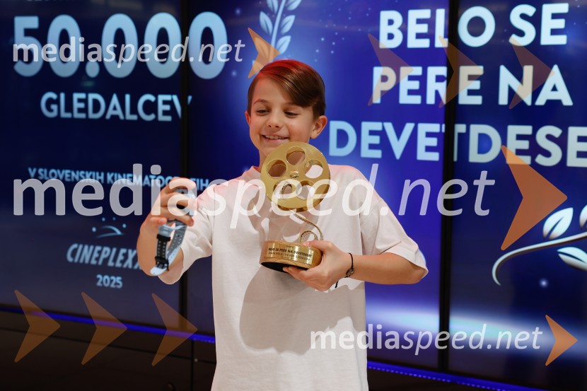 Podelitev druge zlate role za ustvarjalce filma Belo se pere na 90