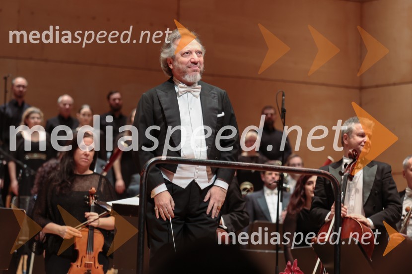  George Pehlivanian, dirigent32. Managerski koncert