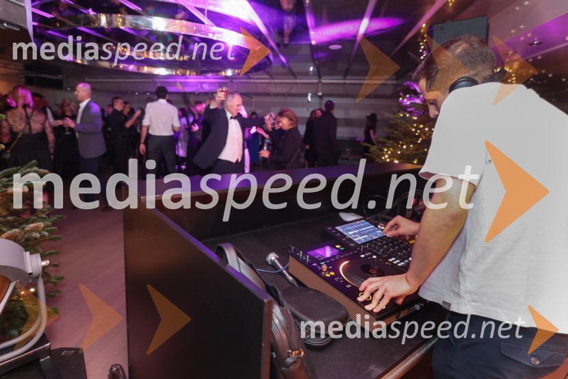 32. Managerski koncert