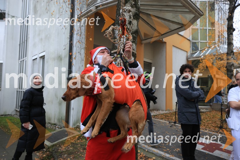Božički s spustom razveselili otroke na Kliniki za pediatrijo UKC Maribor
