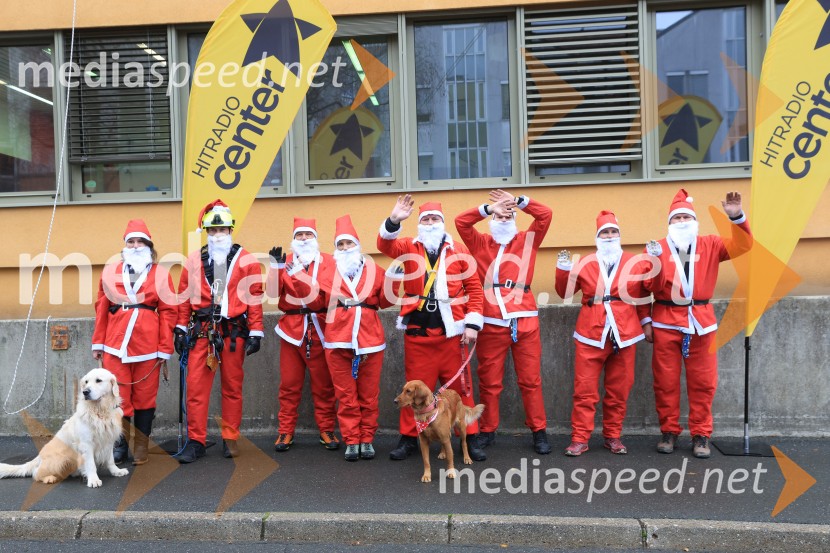 Božički s spustom razveselili otroke na Kliniki za pediatrijo UKC Maribor