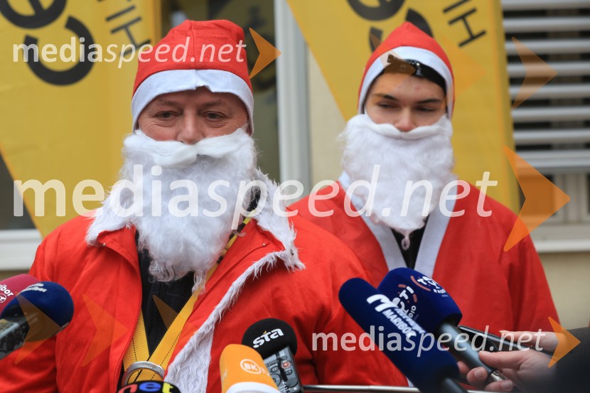 Božički s spustom razveselili otroke na Kliniki za pediatrijo UKC Maribor