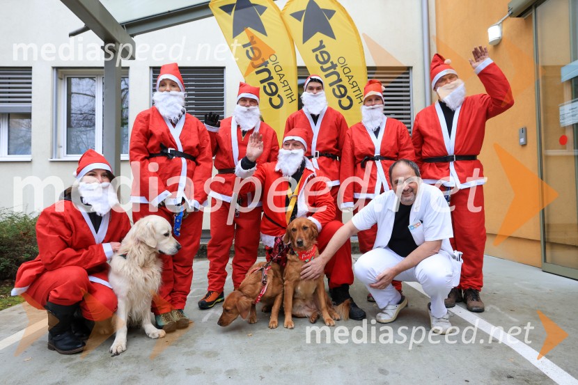 Božički s spustom razveselili otroke na Kliniki za pediatrijo UKC Maribor