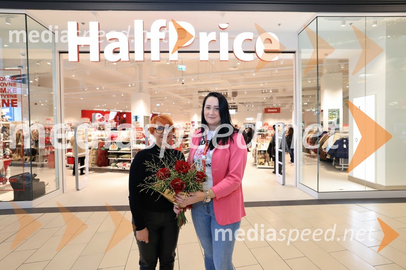  Nena Horvat, vodja marketinga Citycenter Celje;  Ajka Šljivar, poslovodja trgovine HalfPriceHalfPrice odprl svoja vrata v Citycentru Celje