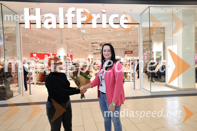  Nena Horvat, vodja marketinga Citycenter Celje;  Ajka Šljivar, poslovodja trgovine HalfPriceHalfPrice odprl svoja vrata v Citycentru Celje