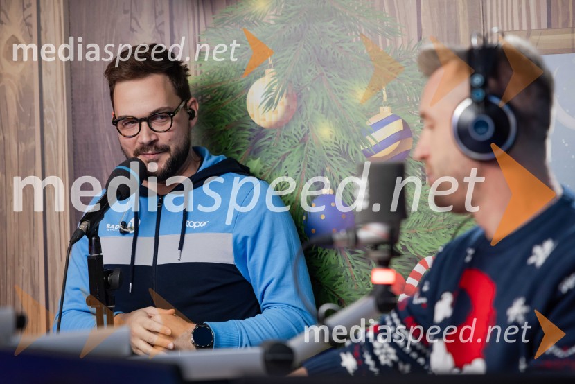  Nejc Šmit, improvizator, stand up komik, glasbenik;  Denis Avdić, voditeljDobrodelni maraton Radia 1