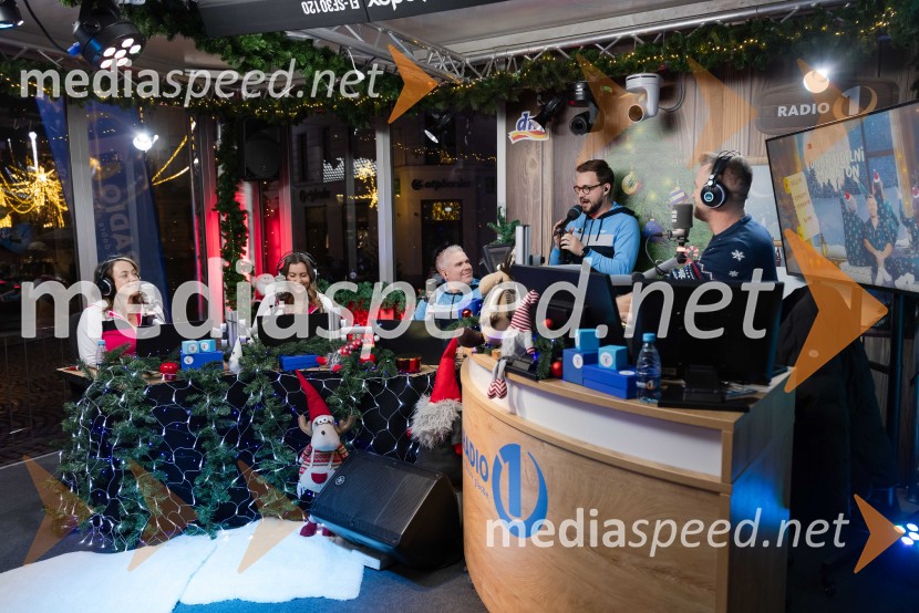  Anja Ramšak, voditeljica, Radio 1;  Lara Tošić, radijska voditeljica;  Miha Deželak, radijski voditelj, humanitarec;  Nejc Šmit, improvizator, stand up komik, glasbenik;  Denis Avdić, voditeljDobrodelni maraton Radia 1