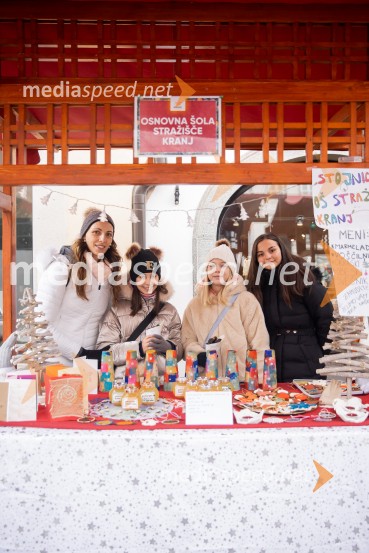 Dobrodelno kuhanje in bazar na Glavnem trgu znova povezala Kranj