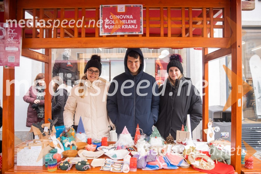 Dobrodelno kuhanje in bazar na Glavnem trgu znova povezala Kranj