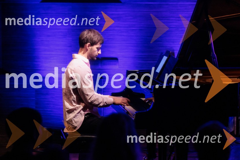 Patetico z novim projektom Armadilo: glasbena izkušnja ranljivosti in moči