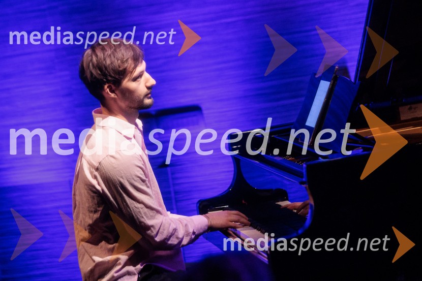 Patetico z novim projektom Armadilo: glasbena izkušnja ranljivosti in moči