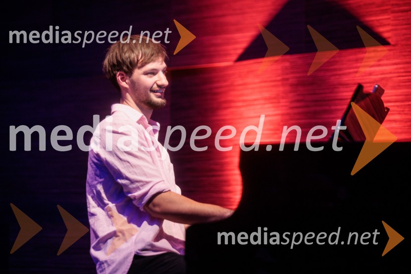 Patetico z novim projektom Armadilo: glasbena izkušnja ranljivosti in moči