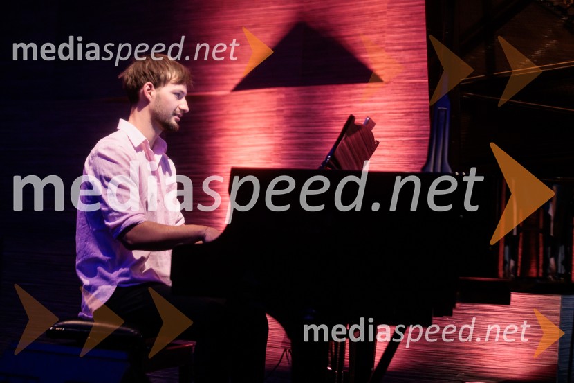 Patetico z novim projektom Armadilo: glasbena izkušnja ranljivosti in moči