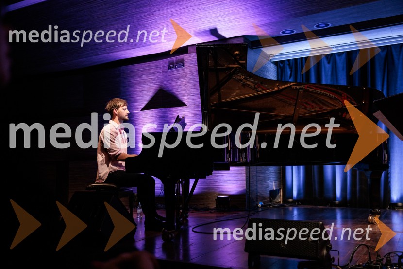 Patetico z novim projektom Armadilo: glasbena izkušnja ranljivosti in moči