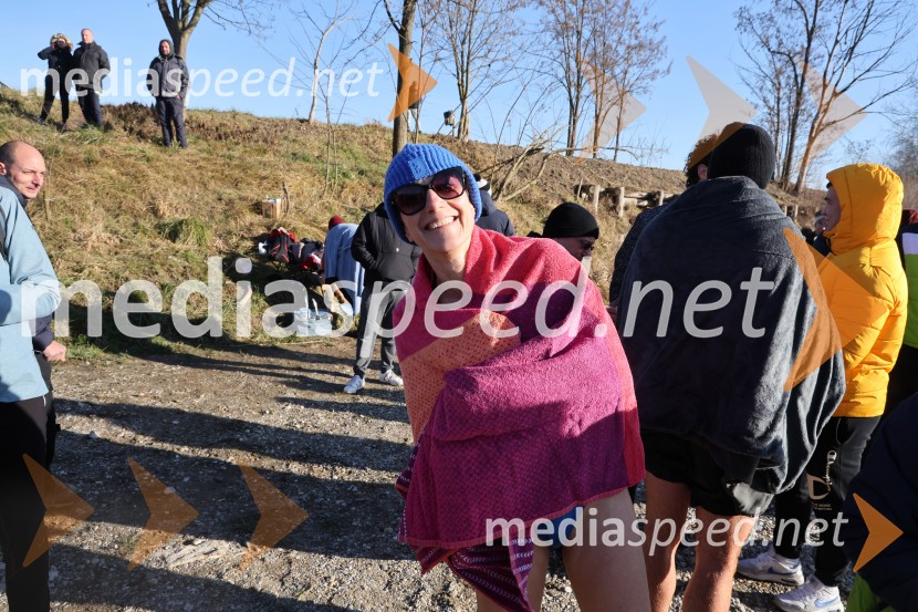 Tradicionalni novoletni skok v Dravo