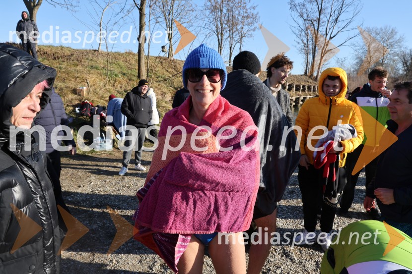 Tradicionalni novoletni skok v Dravo