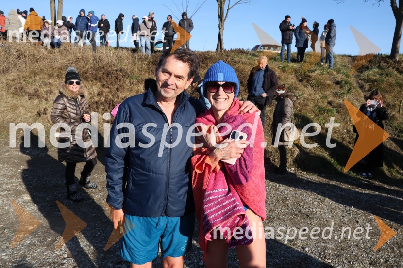 Tradicionalni novoletni skok v Dravo