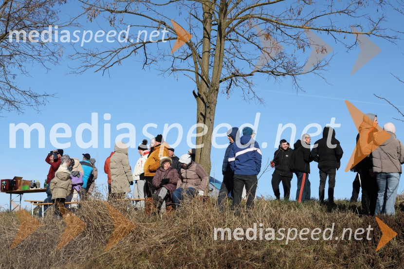 Tradicionalni novoletni skok v Dravo