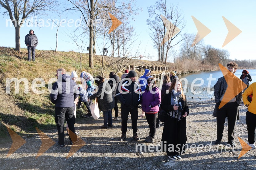 Tradicionalni novoletni skok v Dravo