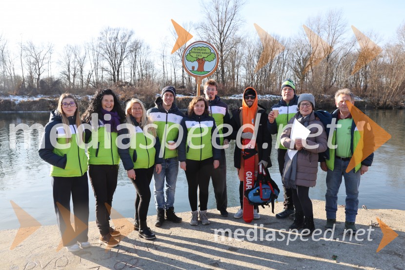 Tradicionalni novoletni skok v Dravo