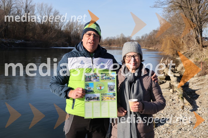 Tradicionalni novoletni skok v Dravo