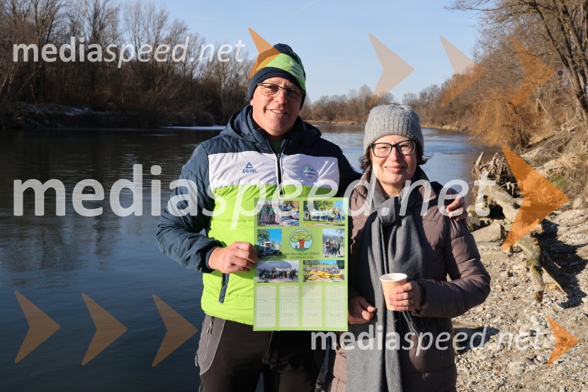 Tradicionalni novoletni skok v Dravo