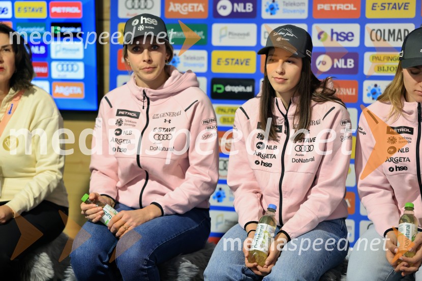  Ana Bucik Jogan, smučarka;  Nika Tomšič, smučarkaFIS SP v smučanju za ženske Kranjska Gora 2026 - Novinarska konferenca pred tekmo