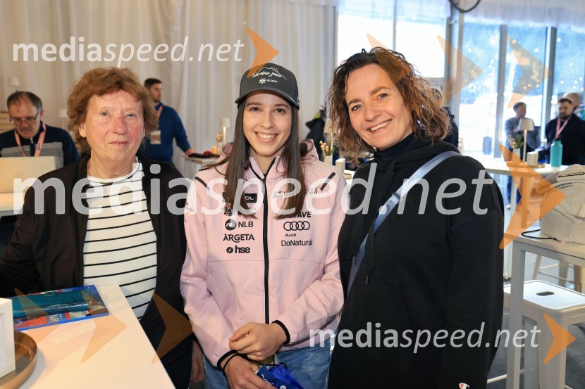  ... ;  Nika Tomšič, smučarka;  Alenka LončaričFIS SP v smučanju za ženske Kranjska Gora 2026 - Novinarska konferenca pred tekmo