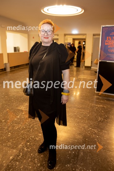 Hlapci - dokumentarec za prihodnost: krstna uprizoritev sodobne reinterpretacije Cankarja