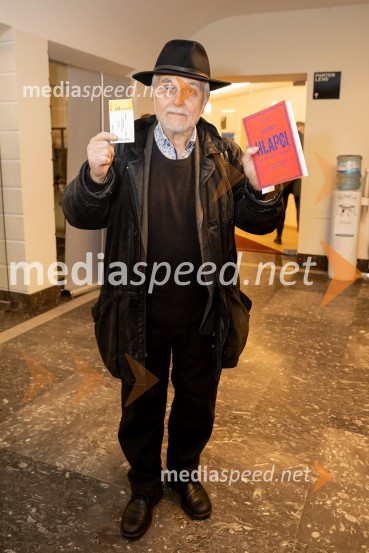 Hlapci - dokumentarec za prihodnost: krstna uprizoritev sodobne reinterpretacije Cankarja