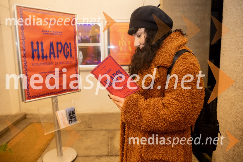 Hlapci - dokumentarec za prihodnost: krstna uprizoritev sodobne reinterpretacije Cankarja