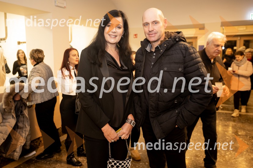 Hlapci - dokumentarec za prihodnost: krstna uprizoritev sodobne reinterpretacije Cankarja