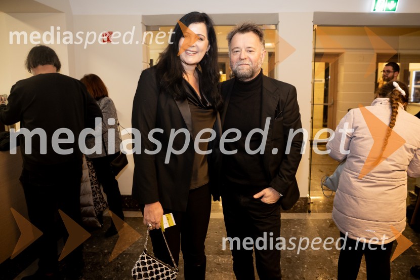 Hlapci - dokumentarec za prihodnost: krstna uprizoritev sodobne reinterpretacije Cankarja