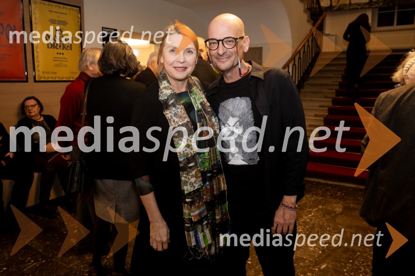 Hlapci - dokumentarec za prihodnost: krstna uprizoritev sodobne reinterpretacije Cankarja