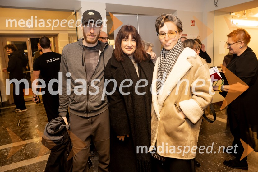 Hlapci - dokumentarec za prihodnost: krstna uprizoritev sodobne reinterpretacije Cankarja