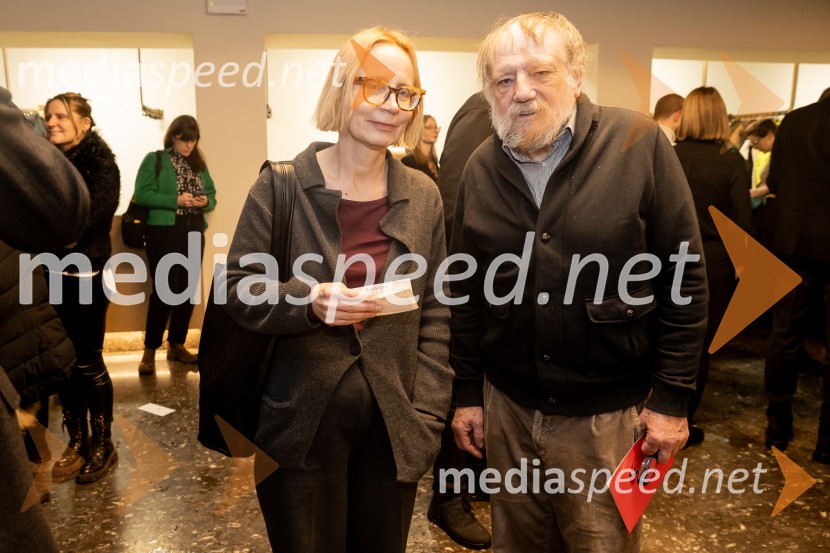 Hlapci - dokumentarec za prihodnost: krstna uprizoritev sodobne reinterpretacije Cankarja