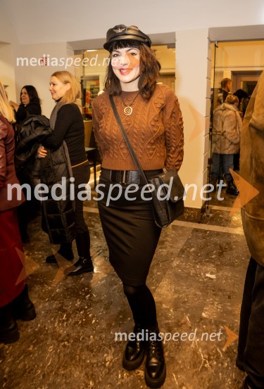 Hlapci - dokumentarec za prihodnost: krstna uprizoritev sodobne reinterpretacije Cankarja