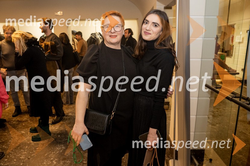 Hlapci - dokumentarec za prihodnost: krstna uprizoritev sodobne reinterpretacije Cankarja