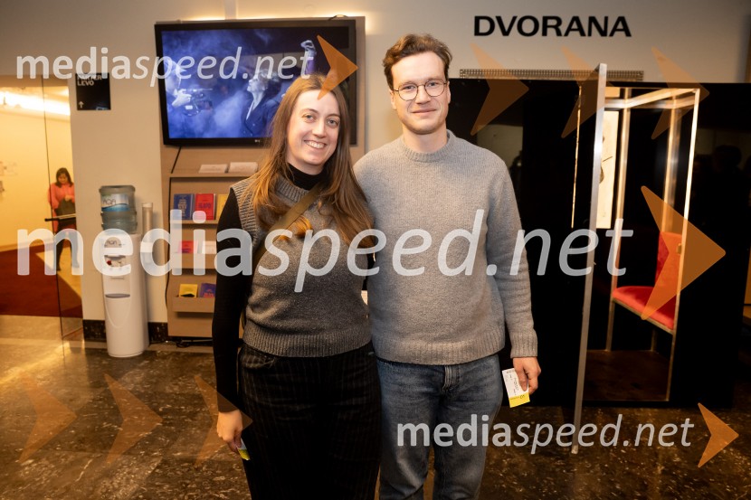 Hlapci - dokumentarec za prihodnost: krstna uprizoritev sodobne reinterpretacije Cankarja