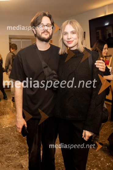 Hlapci - dokumentarec za prihodnost: krstna uprizoritev sodobne reinterpretacije Cankarja