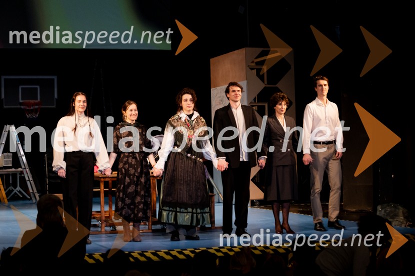 Hlapci - dokumentarec za prihodnost: krstna uprizoritev sodobne reinterpretacije Cankarja