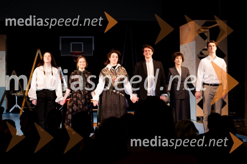 Hlapci - dokumentarec za prihodnost: krstna uprizoritev sodobne reinterpretacije Cankarja