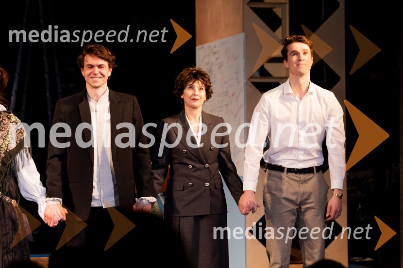 Hlapci - dokumentarec za prihodnost: krstna uprizoritev sodobne reinterpretacije Cankarja