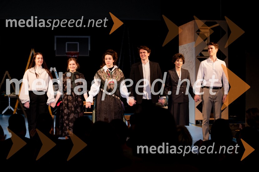 Hlapci - dokumentarec za prihodnost: krstna uprizoritev sodobne reinterpretacije Cankarja