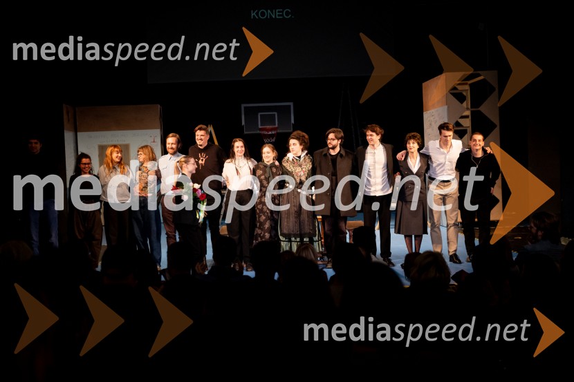 Hlapci - dokumentarec za prihodnost: krstna uprizoritev sodobne reinterpretacije Cankarja